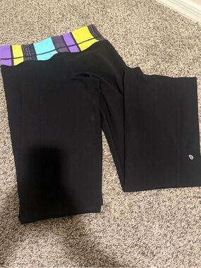 Lululemon Groove Flared Leggings Tall Size 4 w Colorful Geometric Waistband